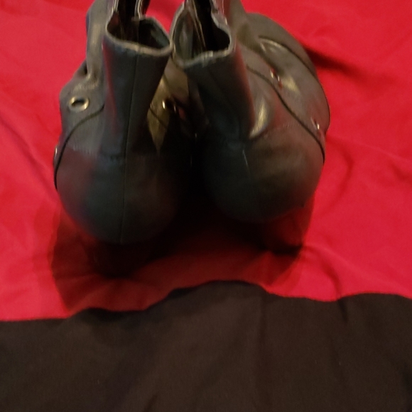 Boots - Picture 3 of 3